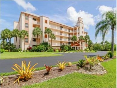 Peaceful Third Floor Two Bedroom Getaway Communal Pool & Spa